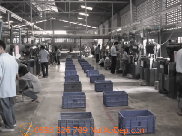 Xưởng sản xuất nút tại Thái Lan